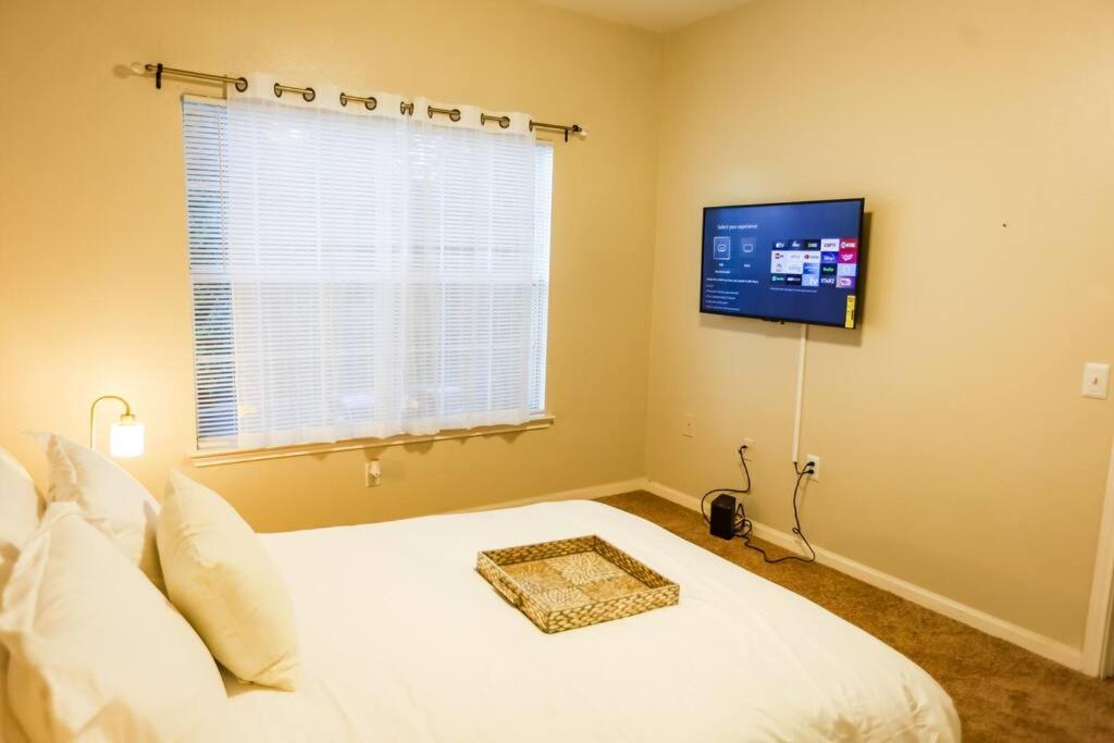 شقة Lux 2Bd 2Ba Minutes From The Water بينساكولا المظهر الخارجي الصورة