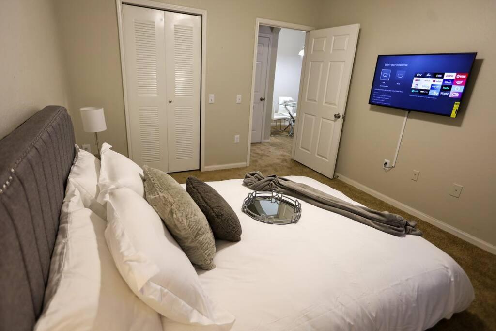 شقة Lux 2Bd 2Ba Minutes From The Water بينساكولا المظهر الخارجي الصورة